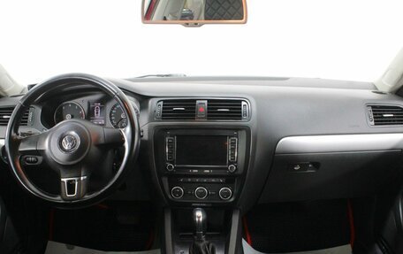 Volkswagen Jetta VI, 2013 год, 999 000 рублей, 13 фотография