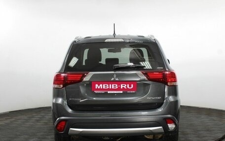Mitsubishi Outlander III рестайлинг 3, 2015 год, 1 975 000 рублей, 7 фотография