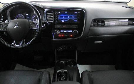 Mitsubishi Outlander III рестайлинг 3, 2015 год, 1 975 000 рублей, 14 фотография