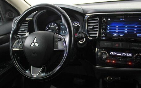 Mitsubishi Outlander III рестайлинг 3, 2015 год, 1 975 000 рублей, 16 фотография