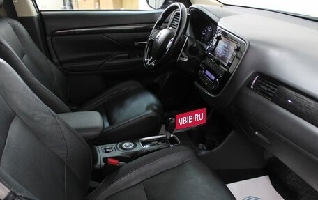 Mitsubishi Outlander III рестайлинг 3, 2015 год, 1 975 000 рублей, 13 фотография