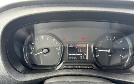 Opel Vivaro, 2020 год, 2 300 000 рублей, 13 фотография