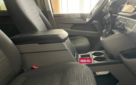 Volkswagen Caravelle T6 рестайлинг, 2021 год, 4 150 000 рублей, 4 фотография