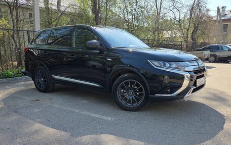Mitsubishi Outlander III рестайлинг 3, 2019 год, 1 960 000 рублей, 3 фотография
