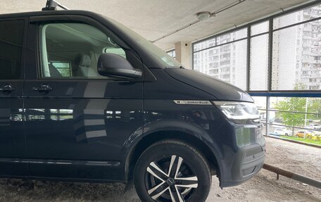 Volkswagen Caravelle T6 рестайлинг, 2021 год, 4 150 000 рублей, 33 фотография