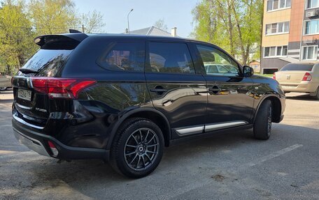 Mitsubishi Outlander III рестайлинг 3, 2019 год, 1 960 000 рублей, 4 фотография
