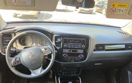 Mitsubishi Outlander III рестайлинг 3, 2019 год, 1 960 000 рублей, 6 фотография