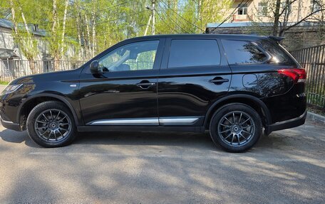 Mitsubishi Outlander III рестайлинг 3, 2019 год, 1 960 000 рублей, 8 фотография