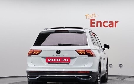Volkswagen Tiguan II, 2021 год, 2 952 000 рублей, 4 фотография
