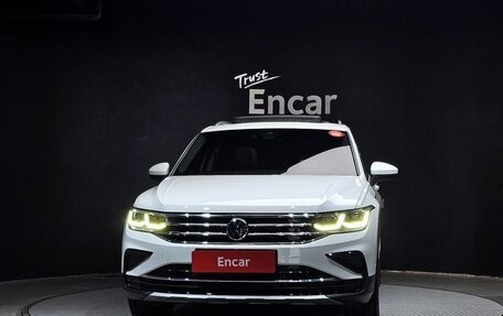 Volkswagen Tiguan II, 2021 год, 3 359 000 рублей, 3 фотография