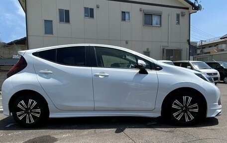 Toyota Aqua, 2022 год, 1 125 000 рублей, 4 фотография