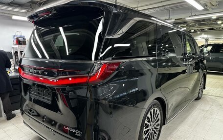 Lexus LM, 2026 год, 18 000 000 рублей, 3 фотография