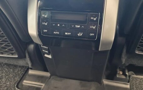 Toyota Land Cruiser Prado 150 рестайлинг 2, 2021 год, 8 500 000 рублей, 9 фотография