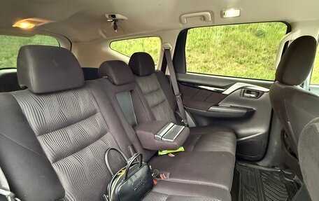 Mitsubishi Pajero Sport III рестайлинг, 2017 год, 2 350 000 рублей, 7 фотография