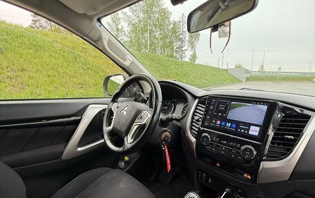 Mitsubishi Pajero Sport III рестайлинг, 2017 год, 2 350 000 рублей, 9 фотография