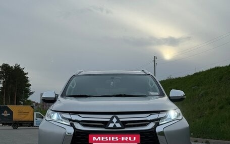 Mitsubishi Pajero Sport III рестайлинг, 2017 год, 2 350 000 рублей, 2 фотография