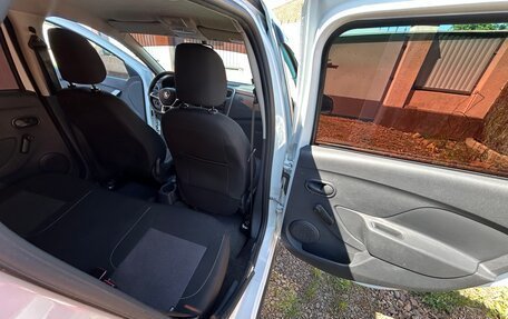 Renault Logan II, 2019 год, 850 000 рублей, 7 фотография