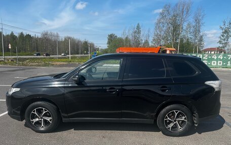 Mitsubishi Outlander III рестайлинг 3, 2013 год, 820 000 рублей, 2 фотография
