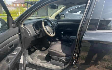 Mitsubishi Outlander III рестайлинг 3, 2013 год, 820 000 рублей, 7 фотография