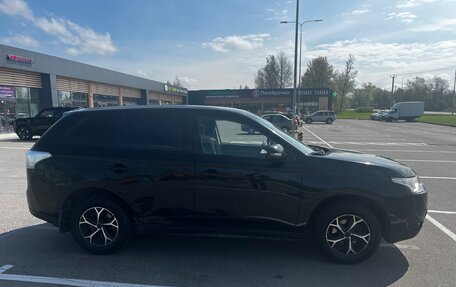 Mitsubishi Outlander III рестайлинг 3, 2013 год, 820 000 рублей, 3 фотография