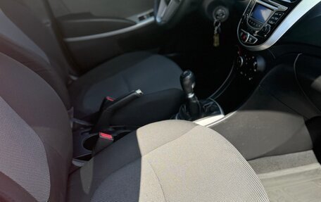 Hyundai Solaris II рестайлинг, 2012 год, 650 000 рублей, 12 фотография