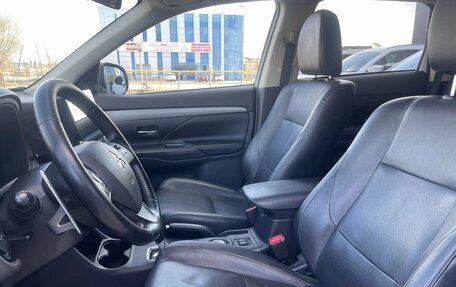 Mitsubishi Outlander III рестайлинг 3, 2013 год, 1 345 000 рублей, 12 фотография