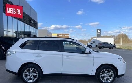 Mitsubishi Outlander III рестайлинг 3, 2013 год, 1 345 000 рублей, 4 фотография
