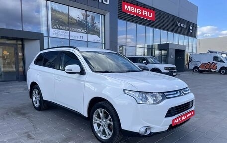 Mitsubishi Outlander III рестайлинг 3, 2013 год, 1 345 000 рублей, 3 фотография
