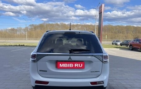 Mitsubishi Outlander III рестайлинг 3, 2013 год, 1 345 000 рублей, 6 фотография