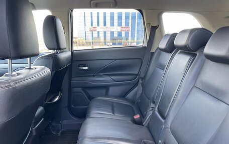 Mitsubishi Outlander III рестайлинг 3, 2013 год, 1 345 000 рублей, 13 фотография