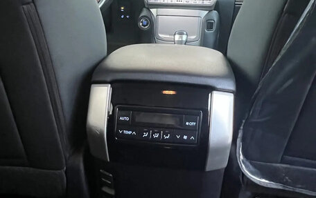 Toyota Land Cruiser Prado 150 рестайлинг 2, 2020 год, 7 700 000 рублей, 13 фотография