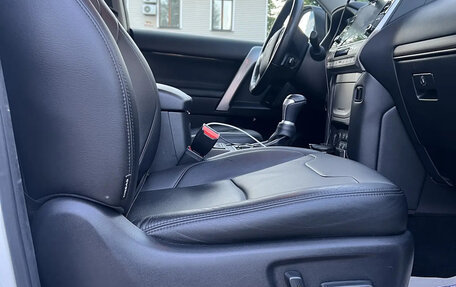 Toyota Land Cruiser Prado 150 рестайлинг 2, 2020 год, 7 700 000 рублей, 10 фотография