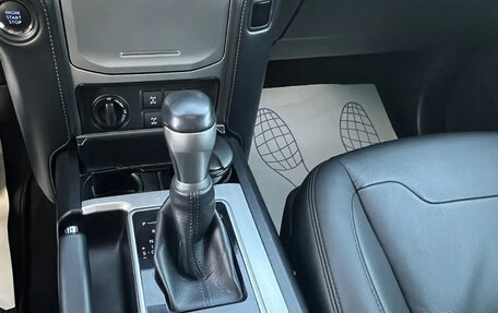 Toyota Land Cruiser Prado 150 рестайлинг 2, 2020 год, 7 700 000 рублей, 22 фотография