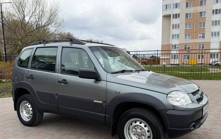 Chevrolet Niva I рестайлинг, 2017 год, 799 000 рублей, 10 фотография