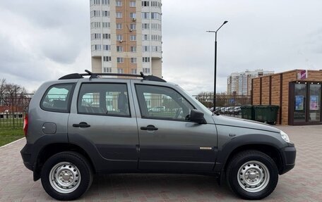 Chevrolet Niva I рестайлинг, 2017 год, 799 000 рублей, 7 фотография