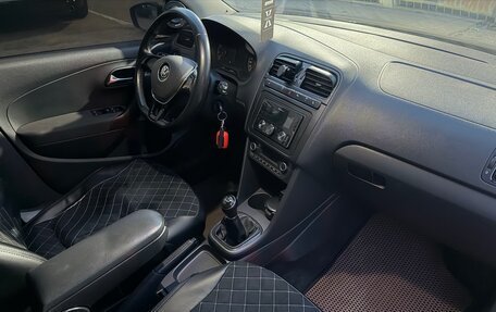 Volkswagen Polo VI (EU Market), 2015 год, 950 000 рублей, 10 фотография