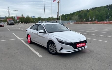 Hyundai Elantra, 2021 год, 2 200 000 рублей, 1 фотография