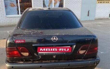Mercedes-Benz E-Класс, 1997 год, 255 000 рублей, 4 фотография