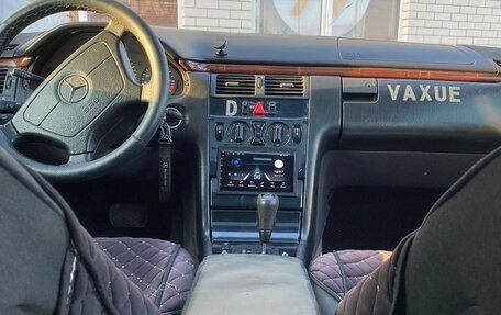 Mercedes-Benz E-Класс, 1997 год, 255 000 рублей, 10 фотография