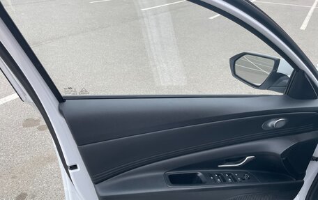 Hyundai Elantra, 2021 год, 2 200 000 рублей, 9 фотография