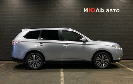 Mitsubishi Outlander III рестайлинг 3, 2012 год, 1 549 000 рублей, 4 фотография