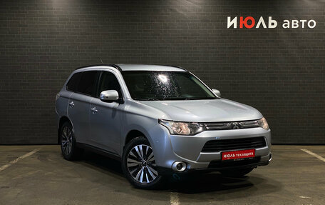 Mitsubishi Outlander III рестайлинг 3, 2012 год, 1 549 000 рублей, 3 фотография