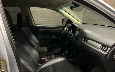 Mitsubishi Outlander III рестайлинг 3, 2012 год, 1 549 000 рублей, 10 фотография