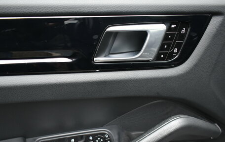 Porsche Cayenne III, 2019 год, 7 980 000 рублей, 18 фотография