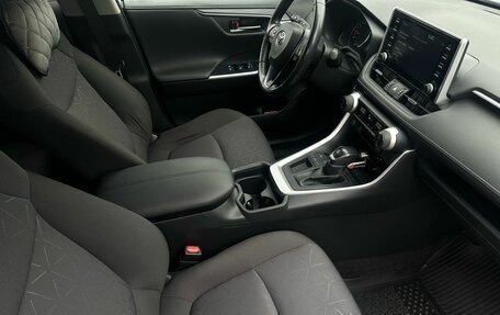 Toyota RAV4, 2020 год, 2 950 000 рублей, 15 фотография