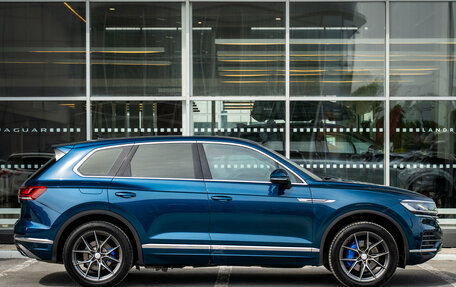Volkswagen Touareg III, 2018 год, 4 400 000 рублей, 6 фотография