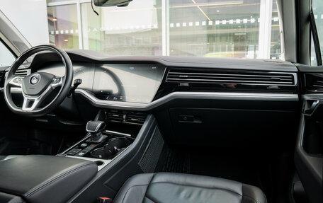 Volkswagen Touareg III, 2018 год, 4 400 000 рублей, 25 фотография