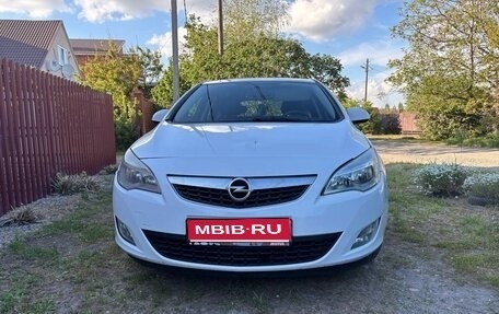 Opel Astra J, 2011 год, 750 000 рублей, 1 фотография