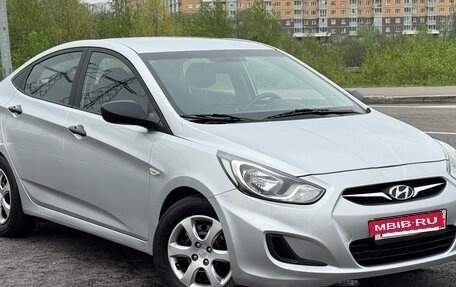 Hyundai Solaris II рестайлинг, 2012 год, 700 000 рублей, 3 фотография