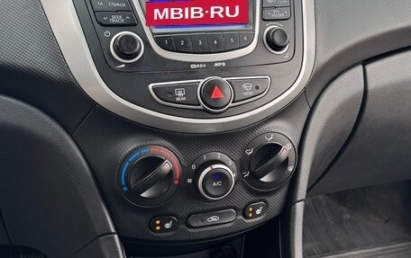 Hyundai Solaris II рестайлинг, 2012 год, 700 000 рублей, 23 фотография